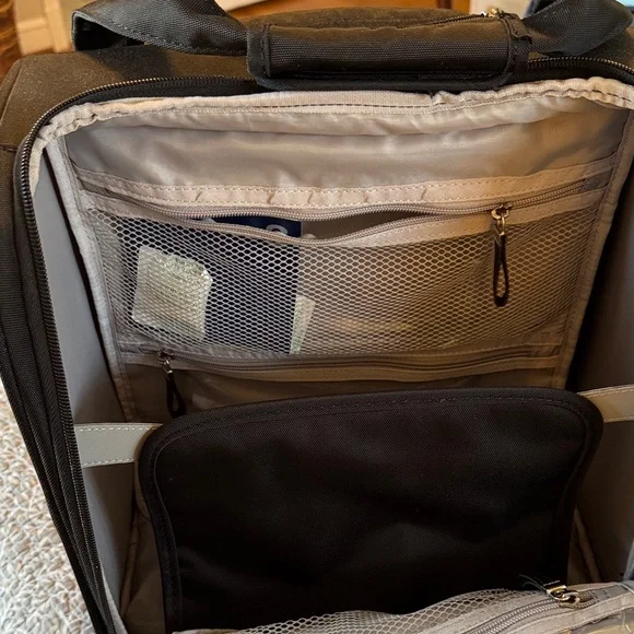 NWT Samsonite Black Ladies Travel Kit with Original Tags - Picture 8 of 9